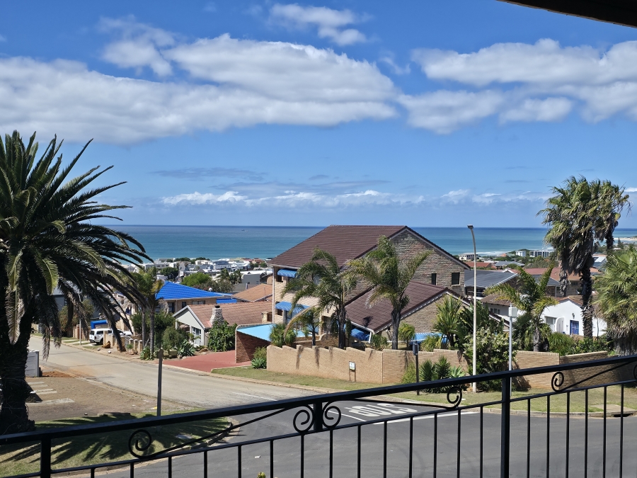 4 Bedroom Property for Sale in Wavecrest Eastern Cape